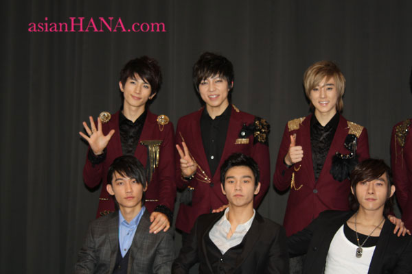 http://www.asian-hana.com/ukiss2-2.jpg