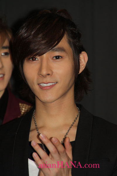 http://www.asian-hana.com/ukiss6-6.jpg